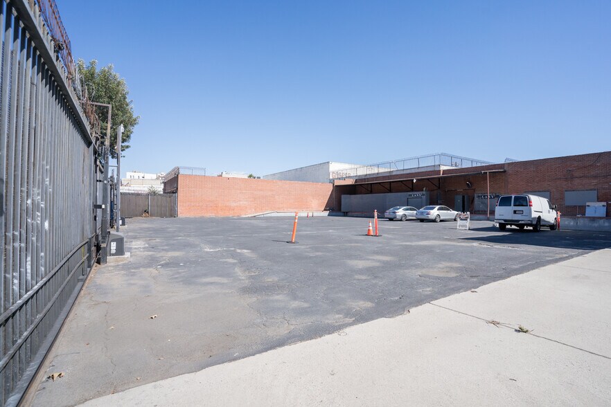 More Photos Of 540-564 S Crocker st, Los Angeles Industrial For Sale