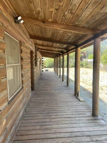 More Photos Of 115 Phillips St, Canyonville General Retail For Sale