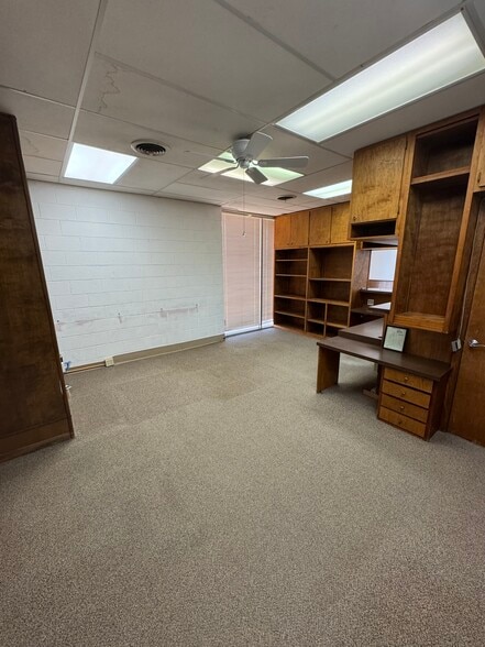 More Photos Of 2504 W Ohio Ave, Midland Flex For Sale