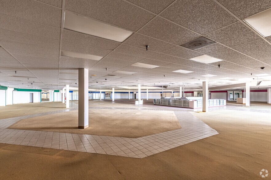 More Photos Of 423-593 Interstate 30, Rockwall Unknown For Lease