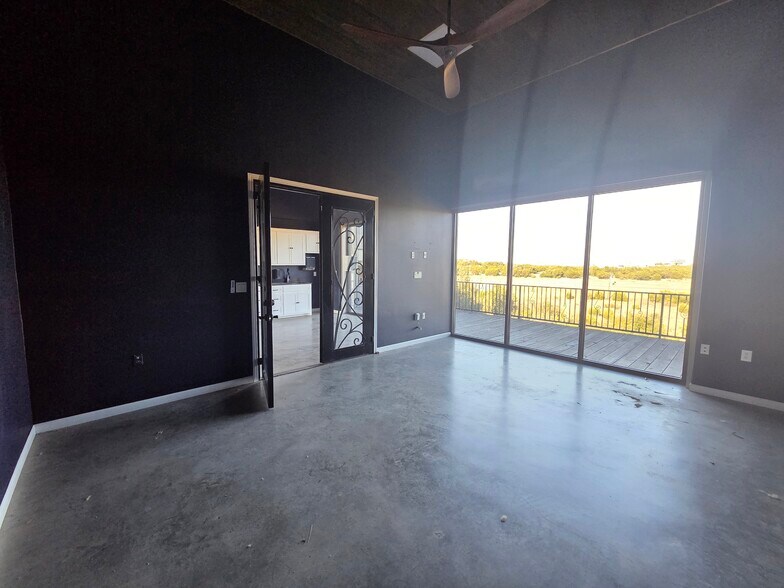 More Photos Of 231 Frog Pond Ln, Dripping Springs General Retail For Sale