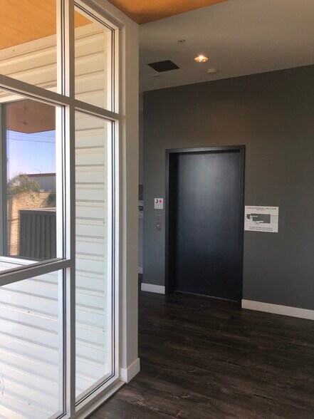 More Photos Of 2332 Cotner Ave, Los Angeles Loft Creative Space For Lease