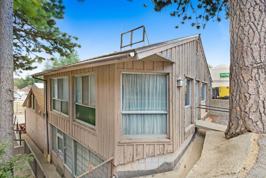 More Photos Of 26325 Pine Ave, Rimforest Freestanding For Sale