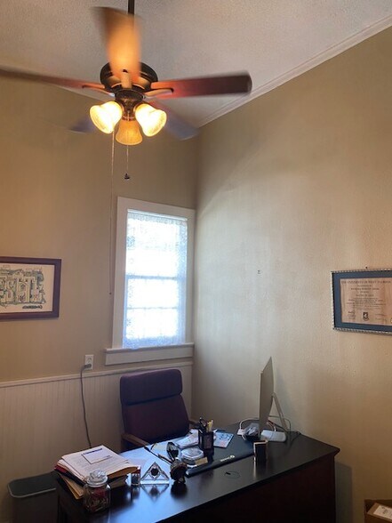 More Photos Of 610 N Spring St, Pensacola Office For Lease