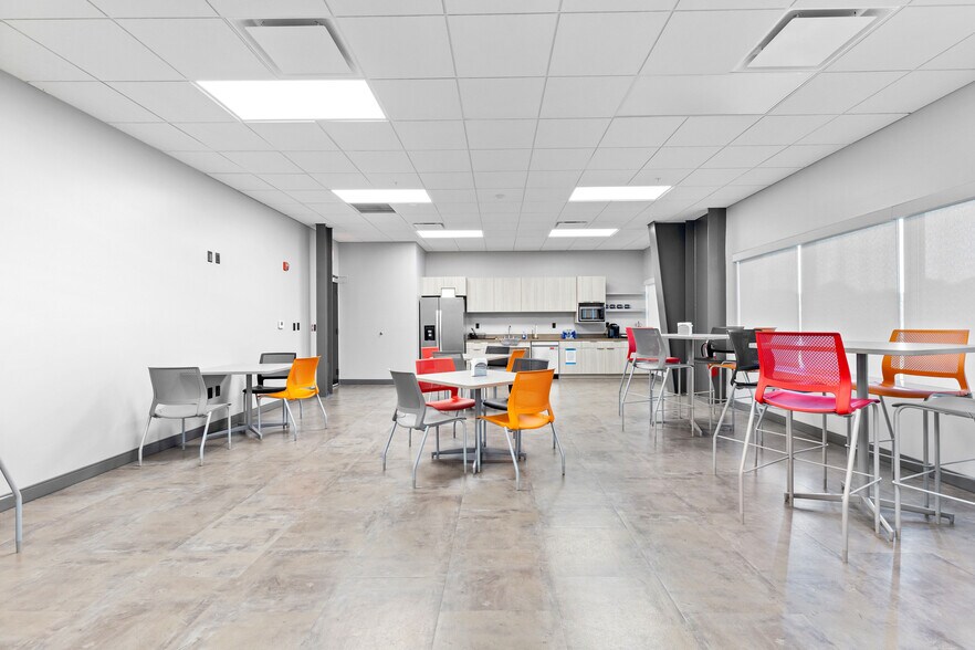 More Photos Of 350 Gus Hipp Blvd, Rockledge Warehouse For Lease