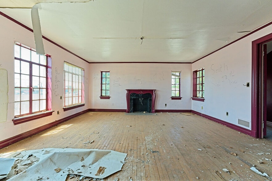 More Photos Of 400 SW 28th St, Oklahoma City Specialty For Sale