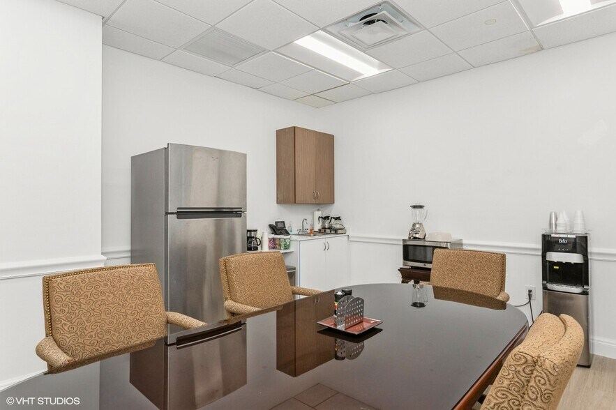 More Photos Of 2520 Tamiami Trl N, Nokomis Office For Sale