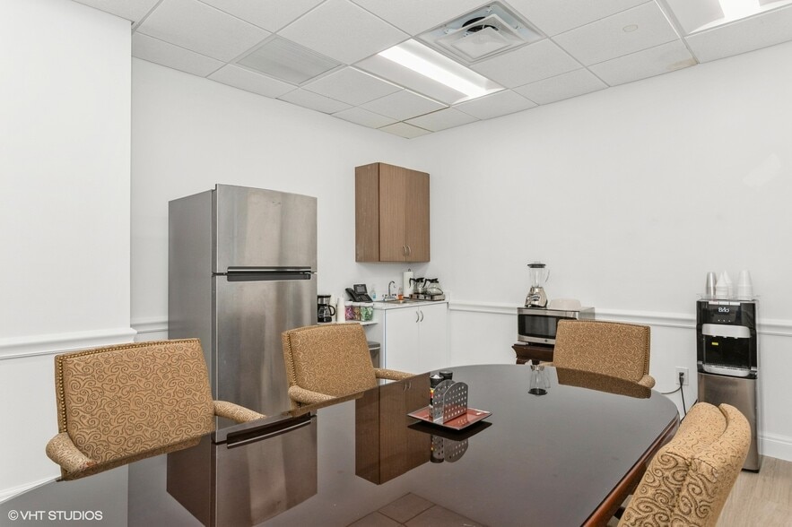 More Photos Of 2520 Tamiami Trl N, Nokomis Medical For Sale