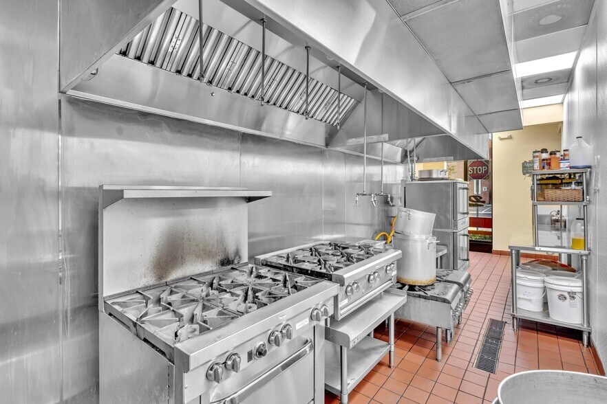 More Photos Of 2010 NW 6th St, Fort Lauderdale Fast Food For Lease