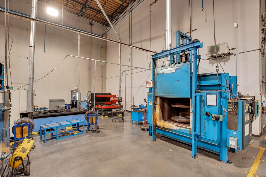 More Photos Of 5504 S 11th St, Ridgefield Distribution For Lease
