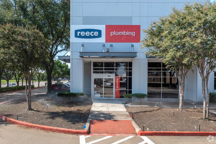 More Photos Of 3520 W Miller Rd, Garland Distribution For Lease