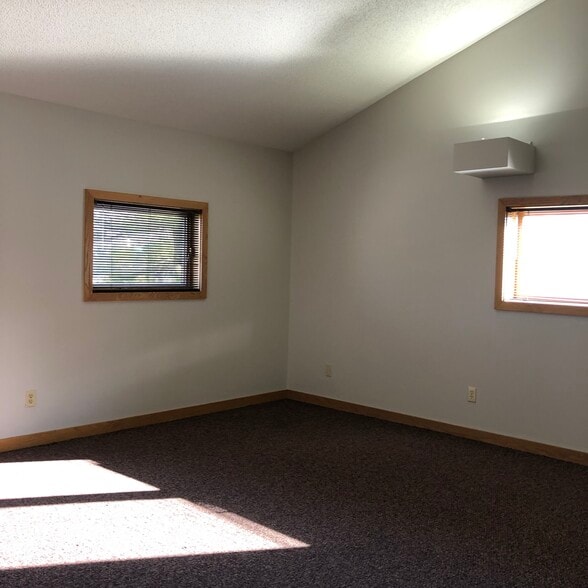 More Photos Of 228-246 Waterfall Dr, Elkhart Loft Creative Space For Sale