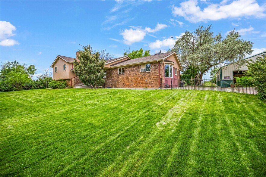More Photos Of 1335 S Kio St, Watkins Veterinarian Kennel For Sale