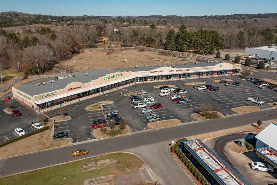 More Photos Of 5550 McFarland Blvd, Northport General Retail For Lease