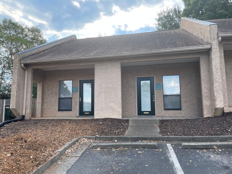 More Photos Of 770 Old Roswell Rd, Roswell Office For Lease