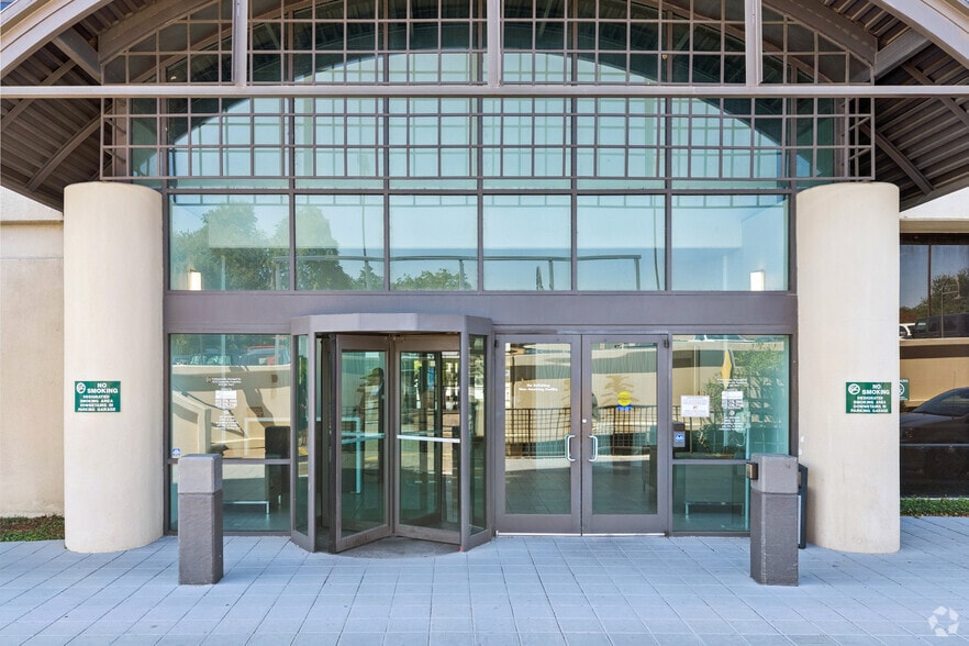 More Photos Of 7515 Greenville Ave, Dallas Medical For Lease