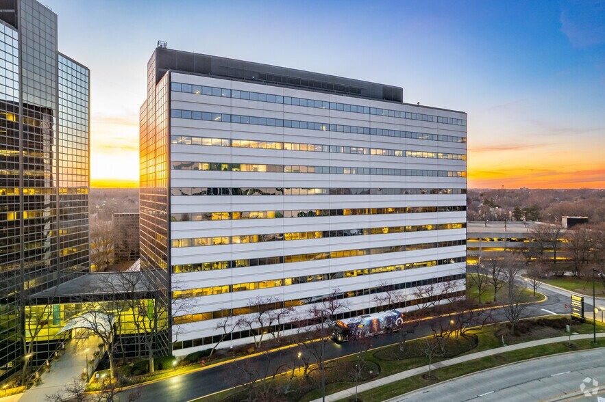 More Photos Of 150 N Martingale Rd, Schaumburg Unknown For Lease