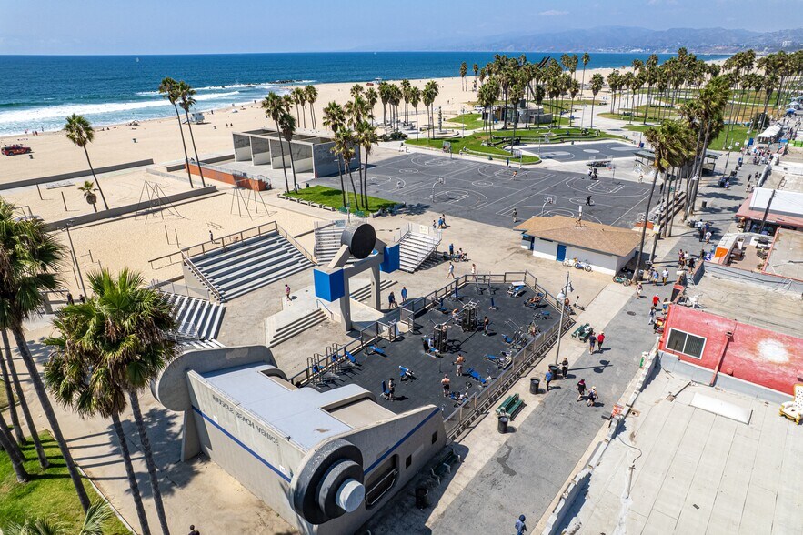 More Photos Of 1908-1910 Pacific Ave, Venice Apartments For Sale