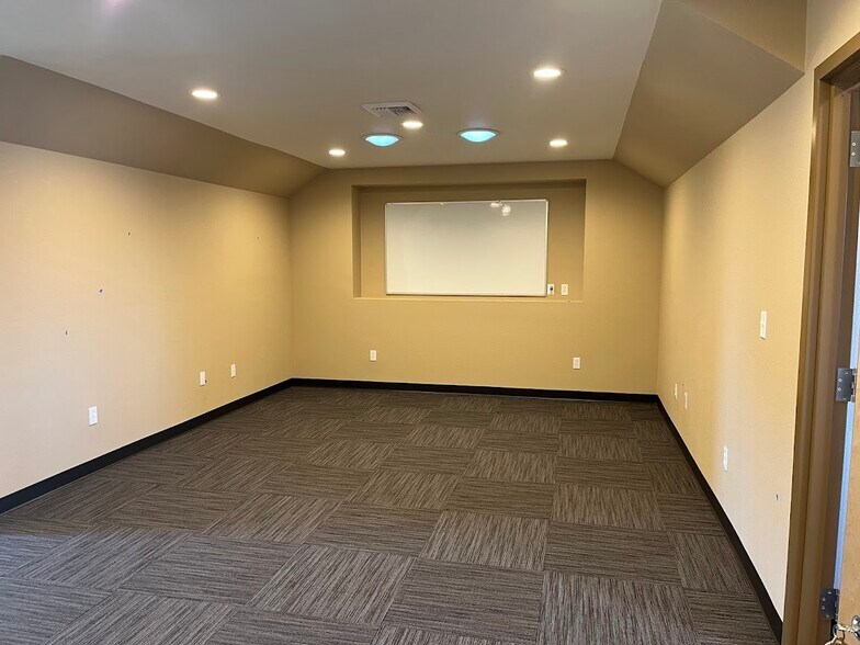 More Photos Of 2309 W Dolarway Rd, Ellensburg Loft Creative Space For Lease