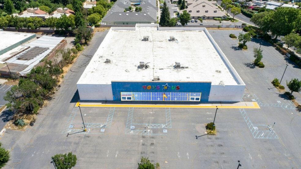 More Photos Of 2700 Sisk Rd, Modesto Freestanding For Lease