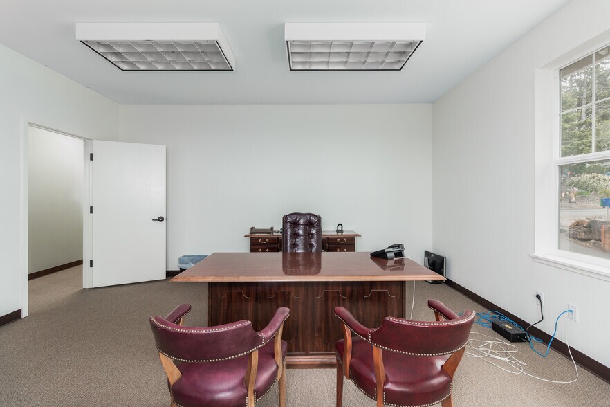 More Photos Of 2210 NE 22nd, Lincoln City Office For Sale