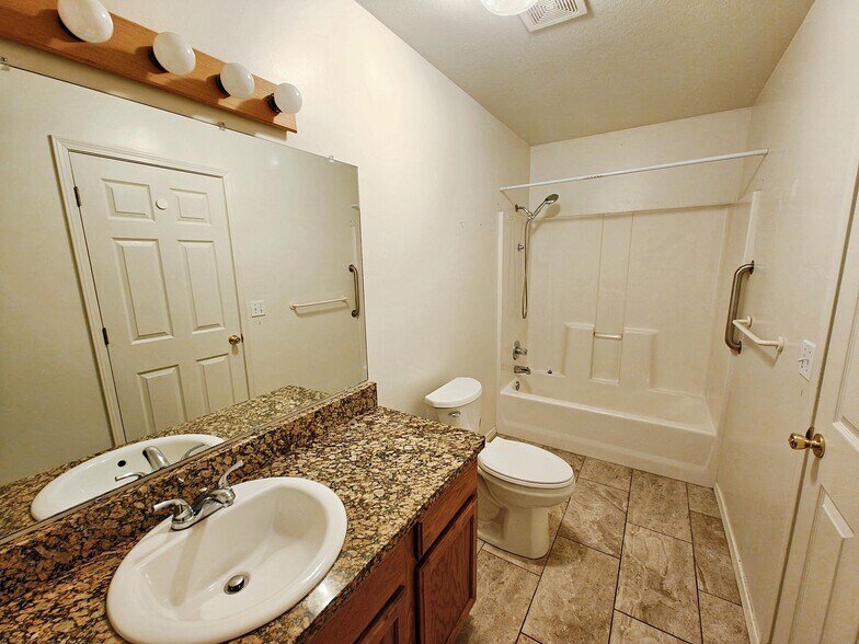 More Photos Of 1133 W 4th St, Tahlequah Apartments For Sale