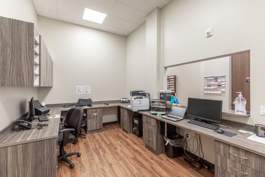 More Photos Of 16422 Stuebner Airline Rd, Spring Medical For Lease