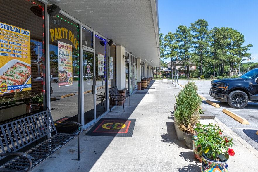 More Photos Of 16143 N Eldridge Pky, Tomball General Retail For Sale