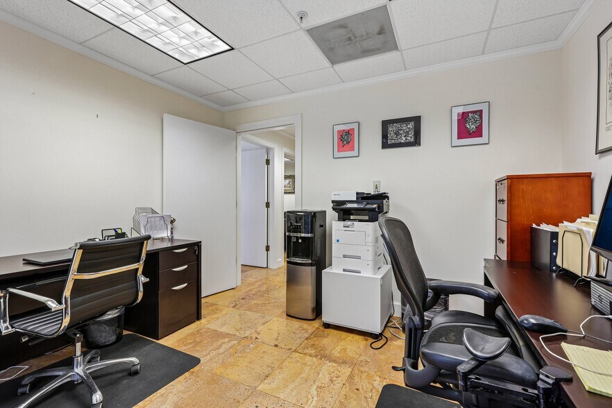 More Photos Of 1110 Brickell Ave, Miami Office For Sale