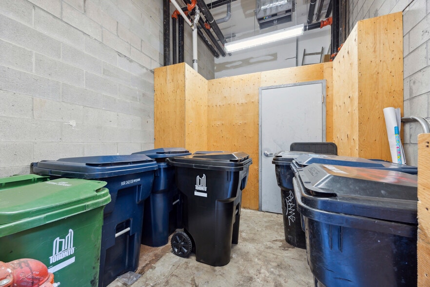 More Photos Of 335 College St, Toronto Apartments For Sale