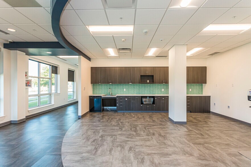 More Photos Of 2101 High Wickham Pl, Louisville Office For Sale