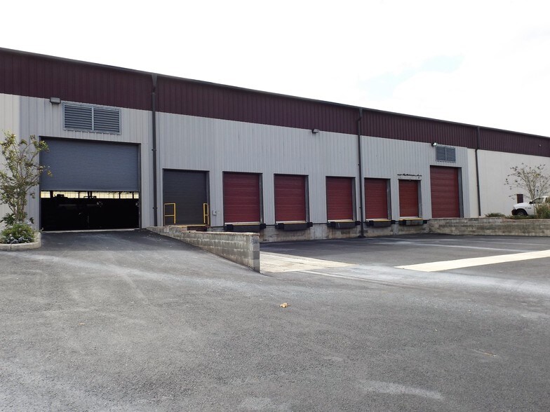 More Photos Of 20004 O'Brien Rd, Groveland Warehouse For Sale