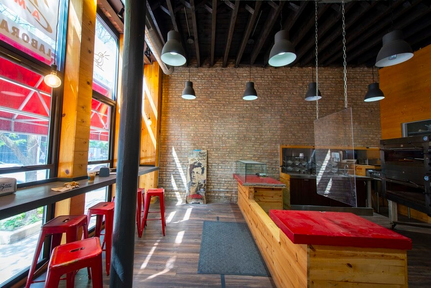 More Photos Of 321 S Jefferson St, Chicago Storefront Retail Office For Lease