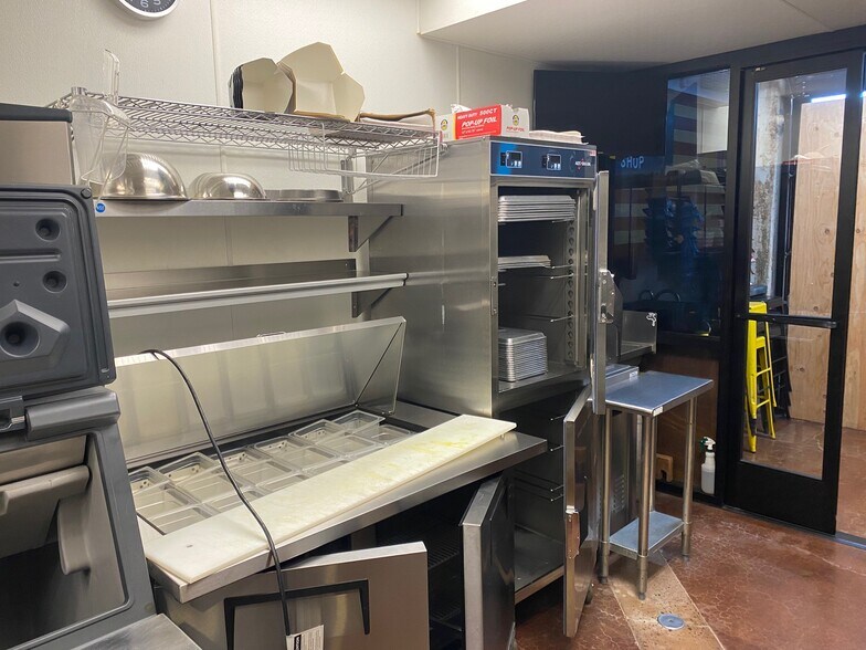 More Photos Of 1035-1038 Garnet Ave, San Diego Restaurant For Lease