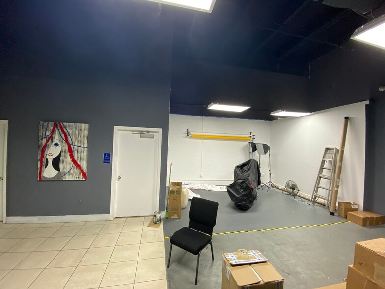 More Photos Of 2051 NW 112th Ave, Doral Showroom For Sale