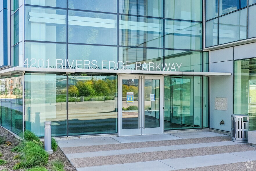 More Photos Of 4201 Rivers Edge Pky, Council Bluffs Office For Lease