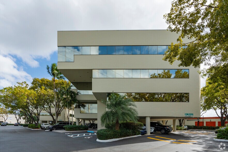 More Photos Of 1640 W Oakland Park Blvd, Fort Lauderdale Office For Sale