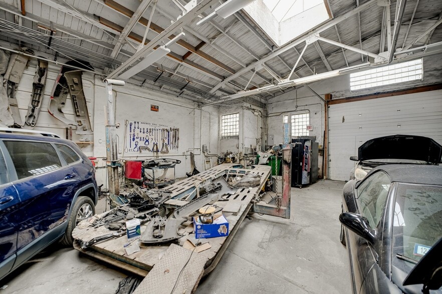 More Photos Of 3233-3241 W Cermak Rd, Chicago Auto Repair For Sale