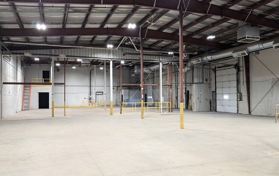 More Photos Of 363 Maxwell Cres, Regina Warehouse For Sale