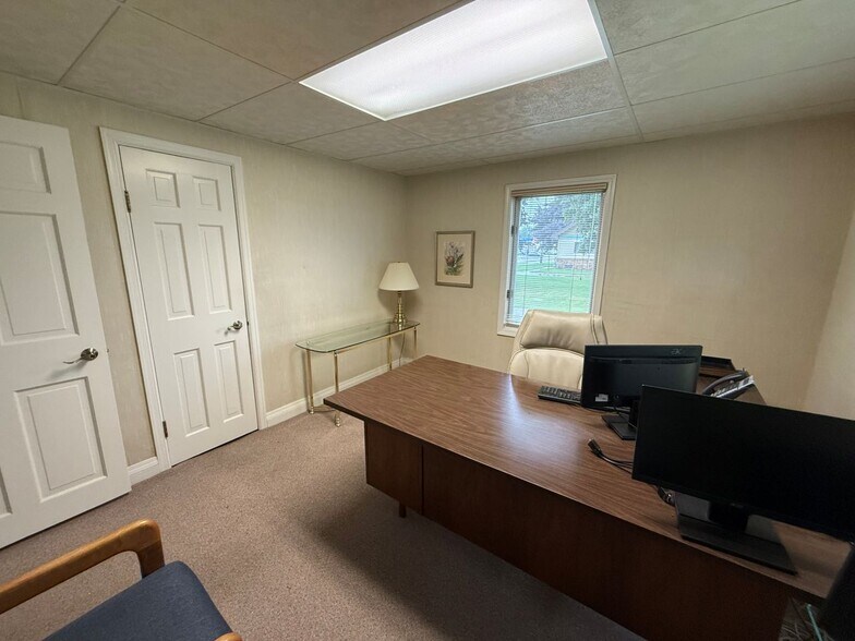 More Photos Of N4080 Hwy E, Freedom Office For Sale