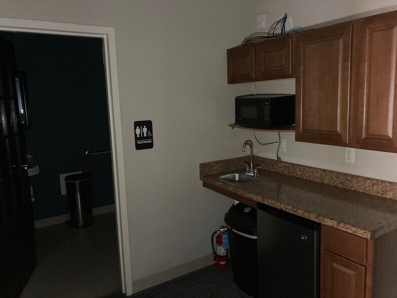 More Photos Of 10624 Metromont Pky, Charlotte Showroom For Sale