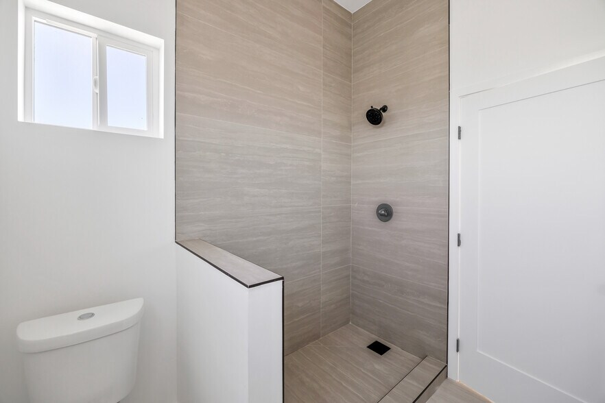 More Photos Of 10905 Dalerose Ave, Inglewood Multifamily For Sale