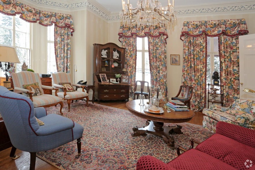 More Photos Of 12 Glenwood Rd, Roslyn Specialty For Sale