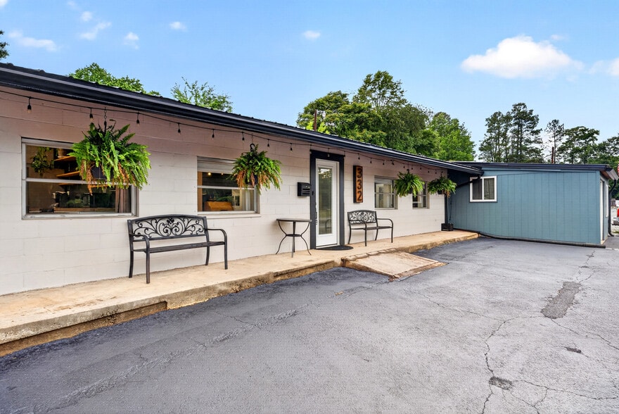 More Photos Of 332 S Howard Ave, Landrum Freestanding For Sale