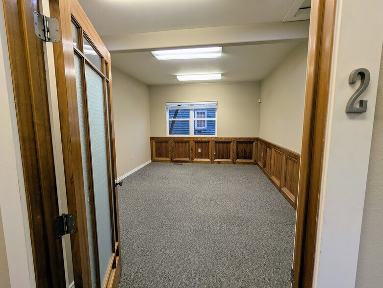 More Photos Of 1910 Island Ave, La Grande Office Residential For Lease