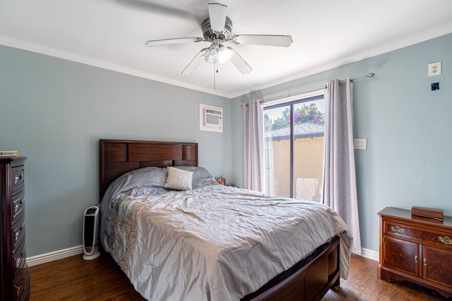 More Photos Of 1562 W 31st St, Long Beach Apartments For Sale