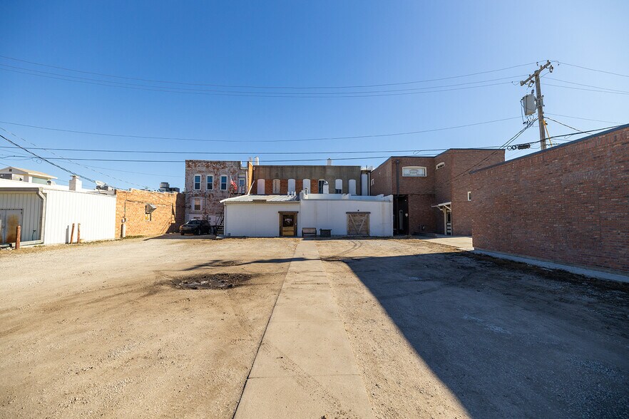 More Photos Of 115 N Main St, Lindsborg General Retail For Sale