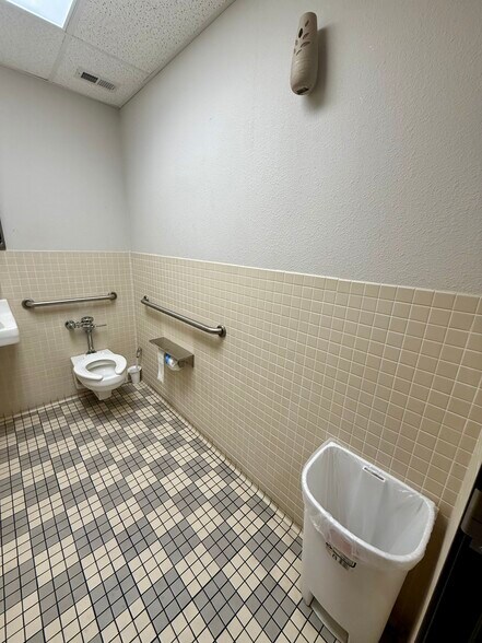 More Photos Of , Paris Office For Sale