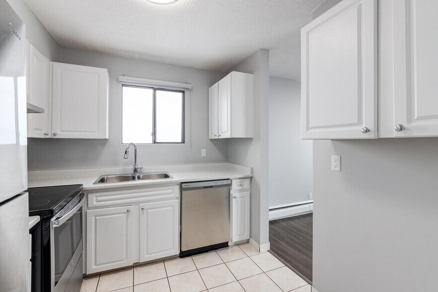 More Photos Of 2105 90 Av SW, Calgary Apartments For Lease