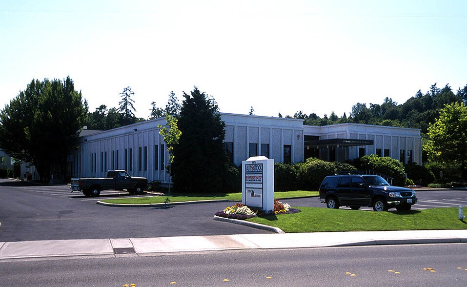 More Photos Of 9675 SE 36th St, Mercer Island Flex For Lease